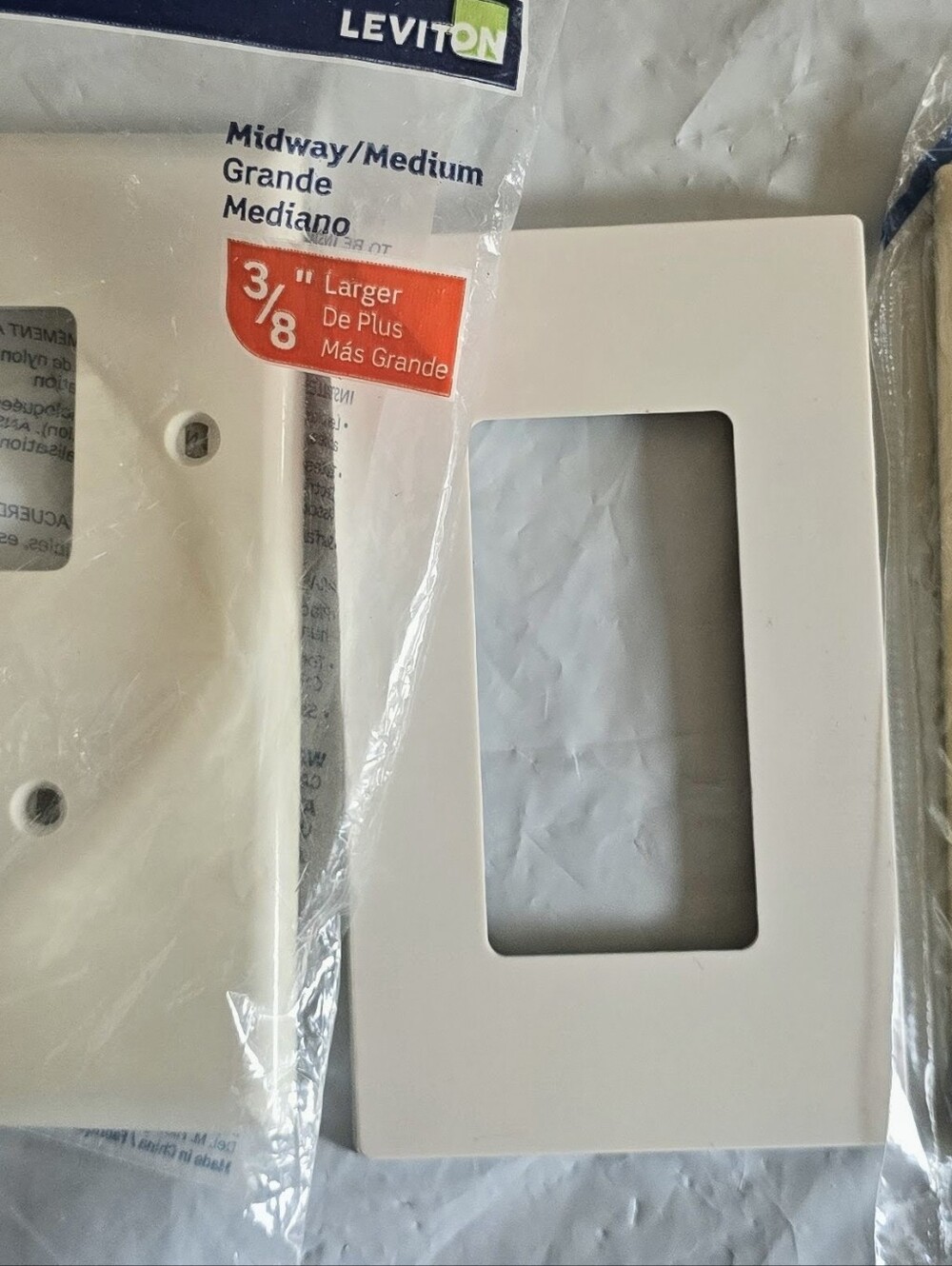 Leviton White Wallplate Covers 3 pieces white and eggshell